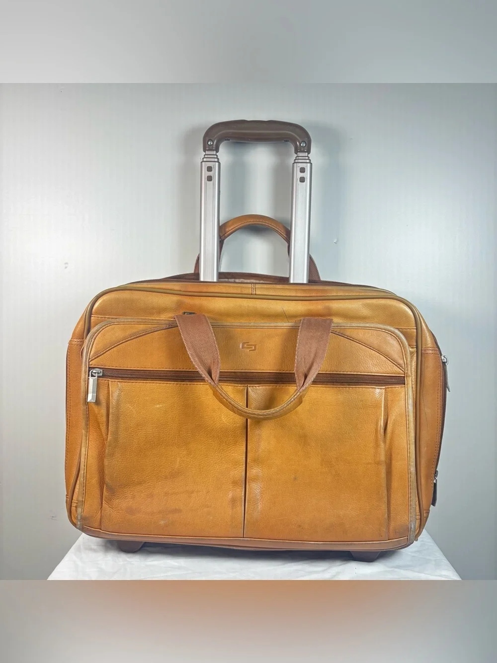 Solo New York Walker Brown Camel Leather Briefcase Laptop Rolling Travel B